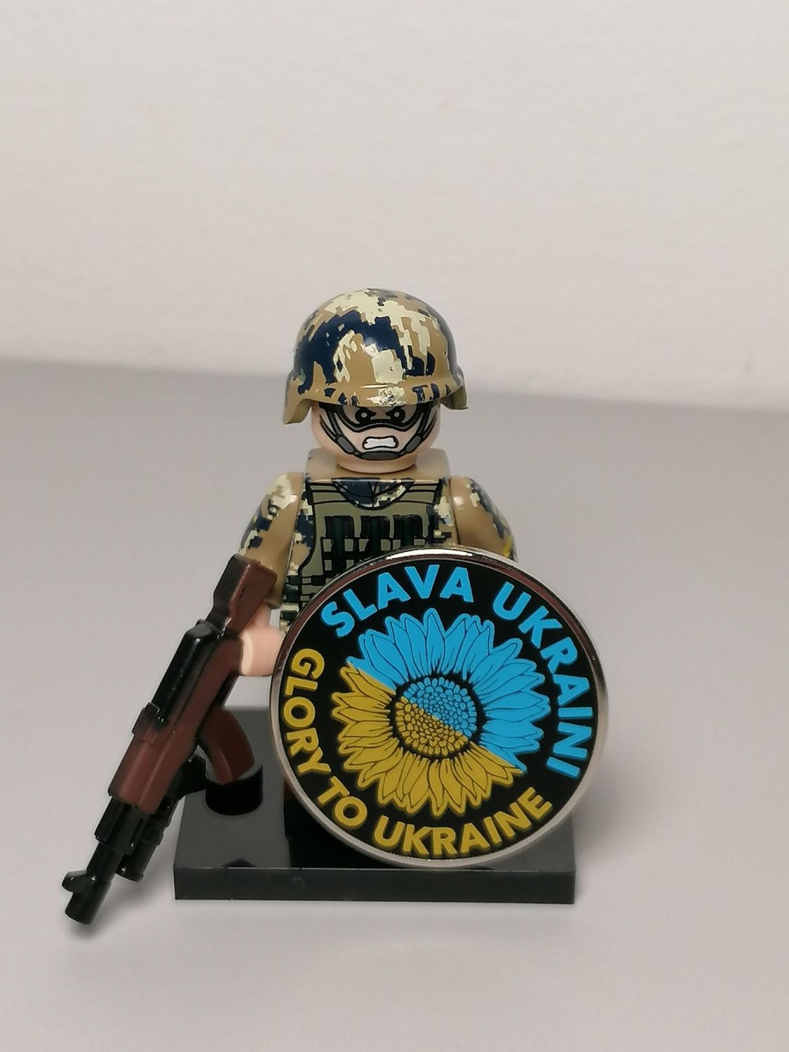 Ukrainian soldier minifigure with pins