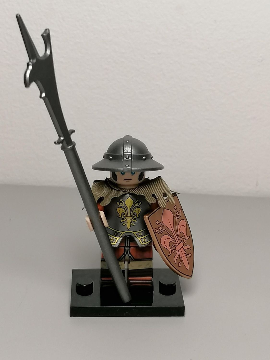 Medieval soldier minifigure