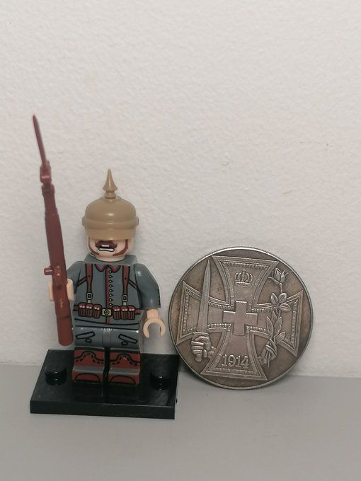 WW1 Prussian soldier minifigure with coin