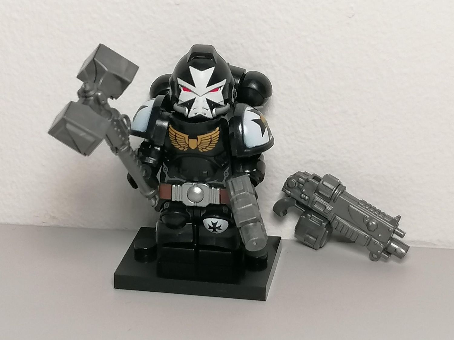 Warhammer minifigure  space marines Black templars