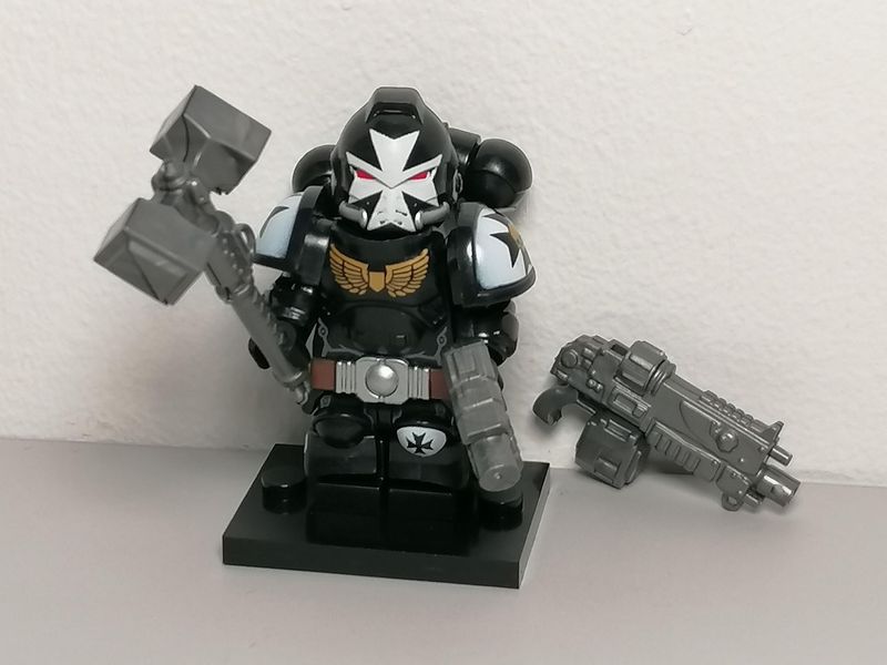 Warhammer minifigure  space marines Black templars