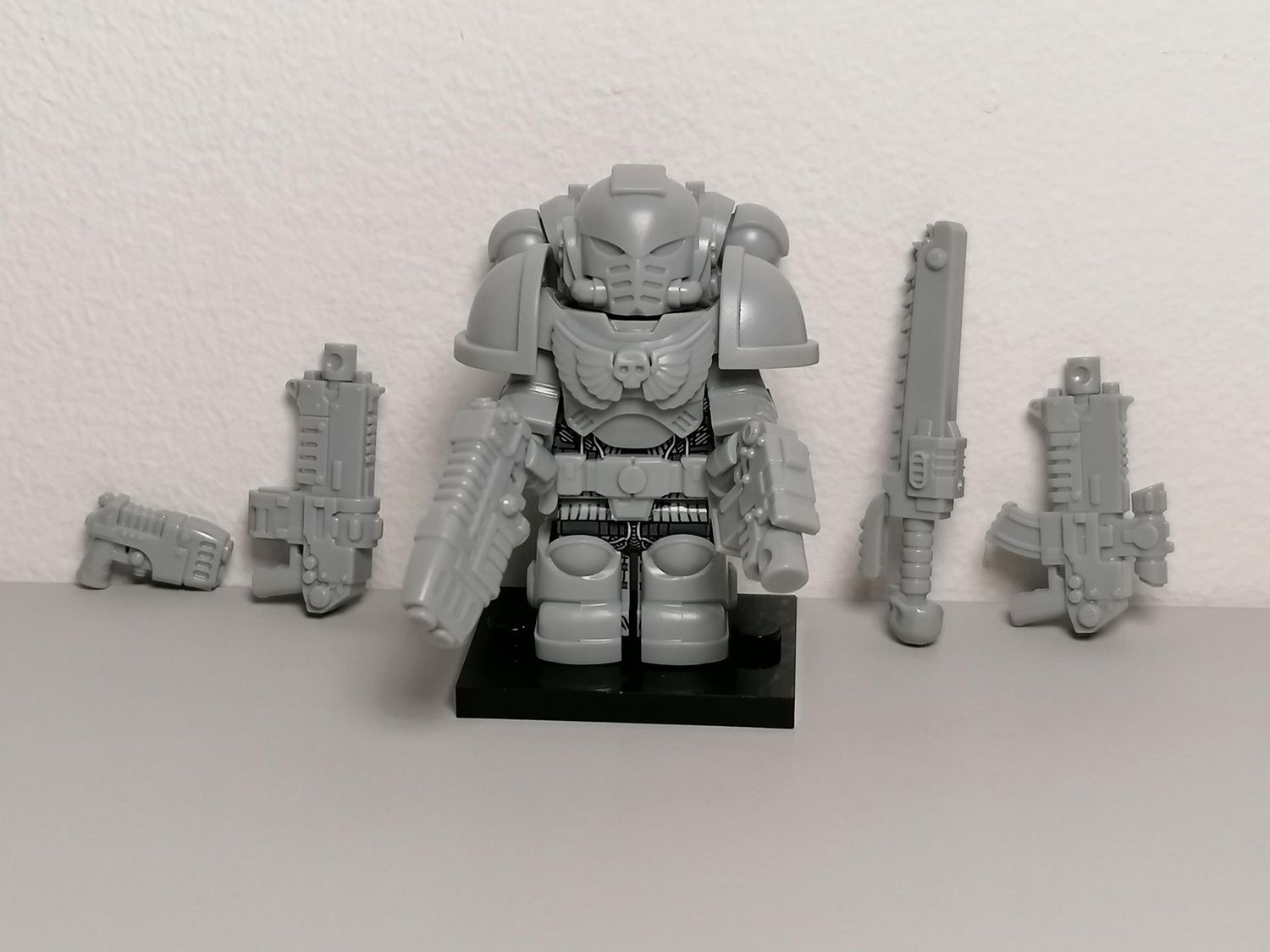 Warhammer minifigure  space marines no colour armour