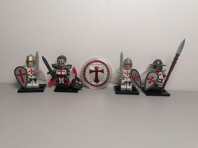 Medieval Templar minifigure with Coin