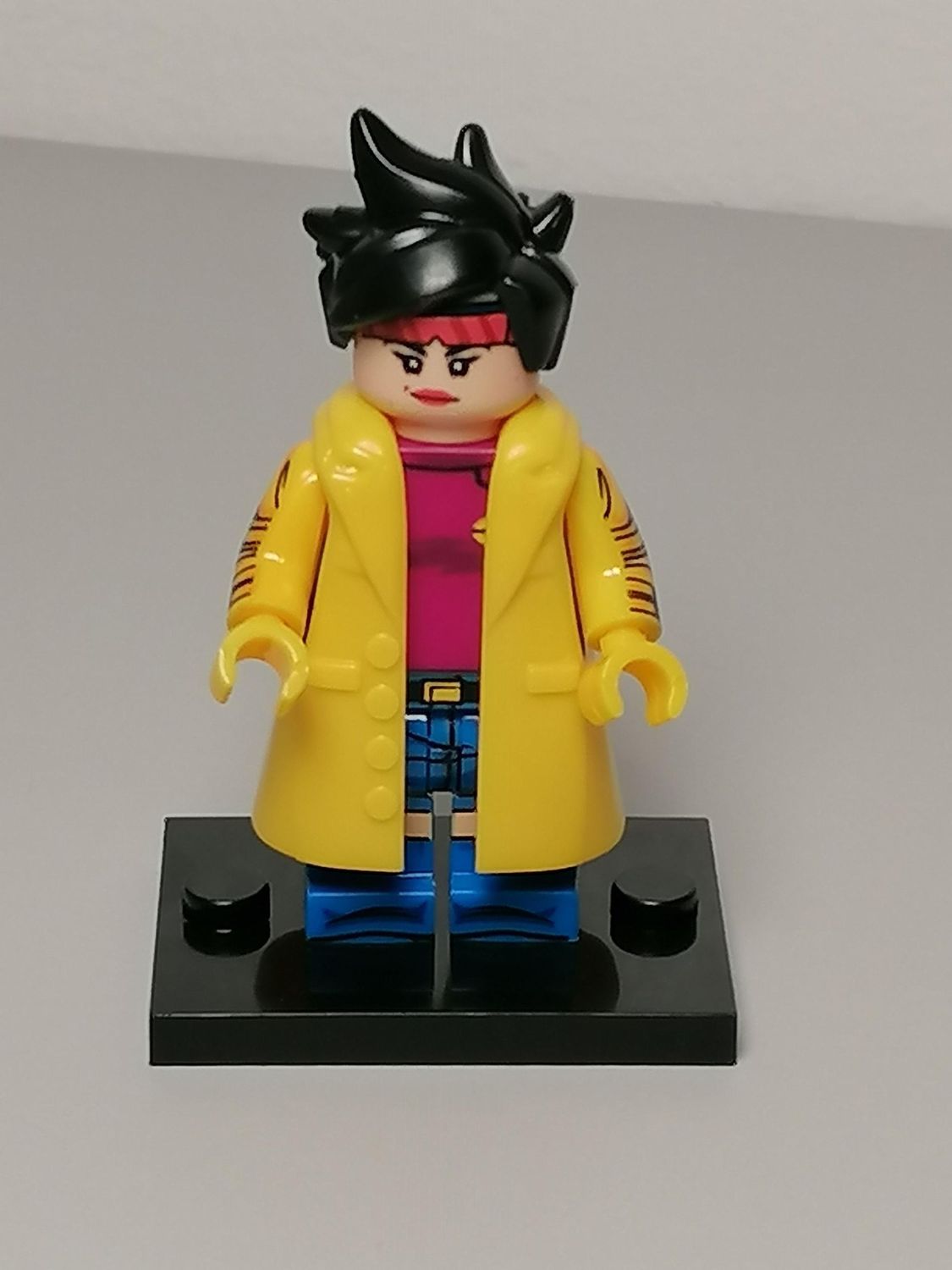 Jubilee minifigure X-men Deluxe version from Marvel Comics