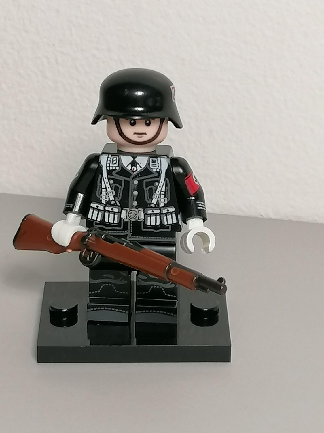 WW2 German SS Soldier minifigure