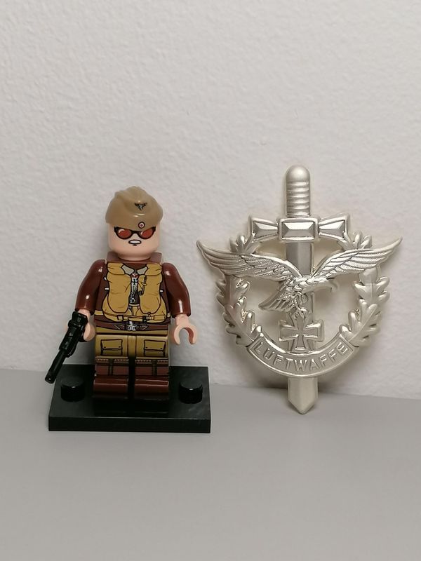 WW2 German pilot minifigure with military badge