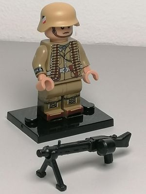 WW2 German Afrika Korps minifigure with tan skin