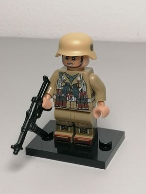 WW2 German Afrika Korps minifigure with tan skin