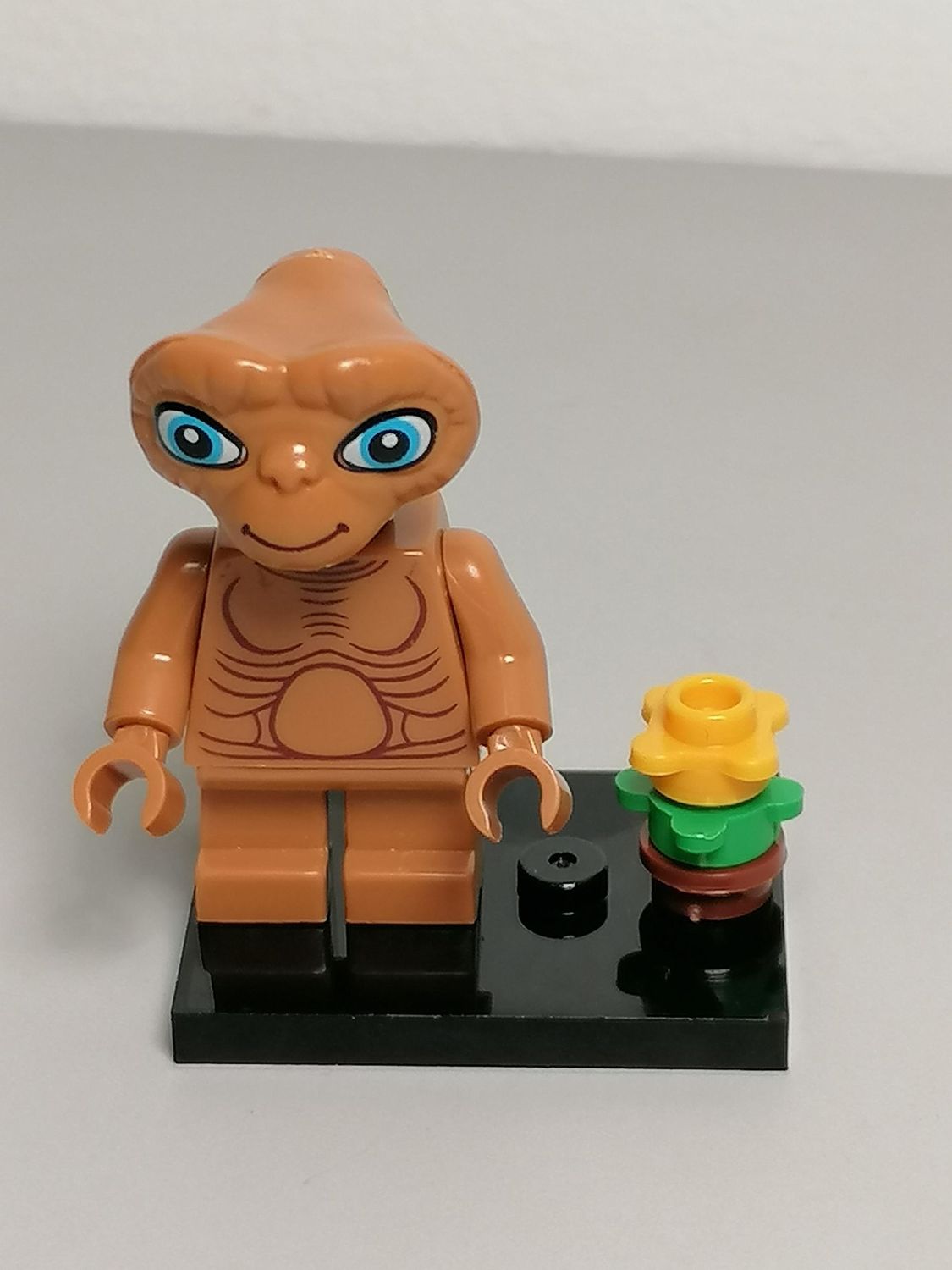 E.T minifigure from Space