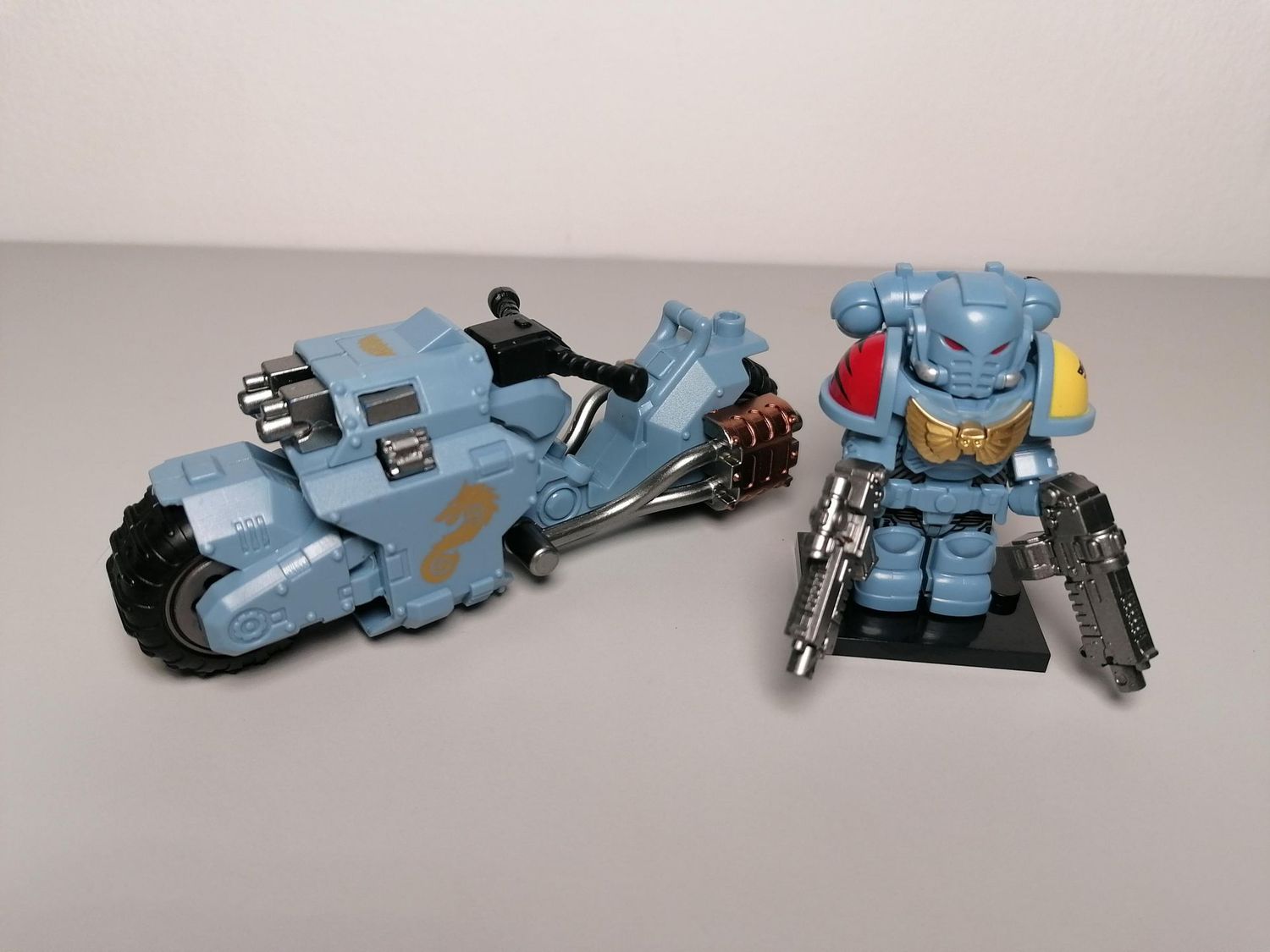 Warhammer Space Wolf minifigure With Moto Deluxe Edition