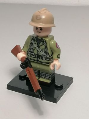 WW2 French soldier minifigure Hunter Régiment With Lebel Rifle