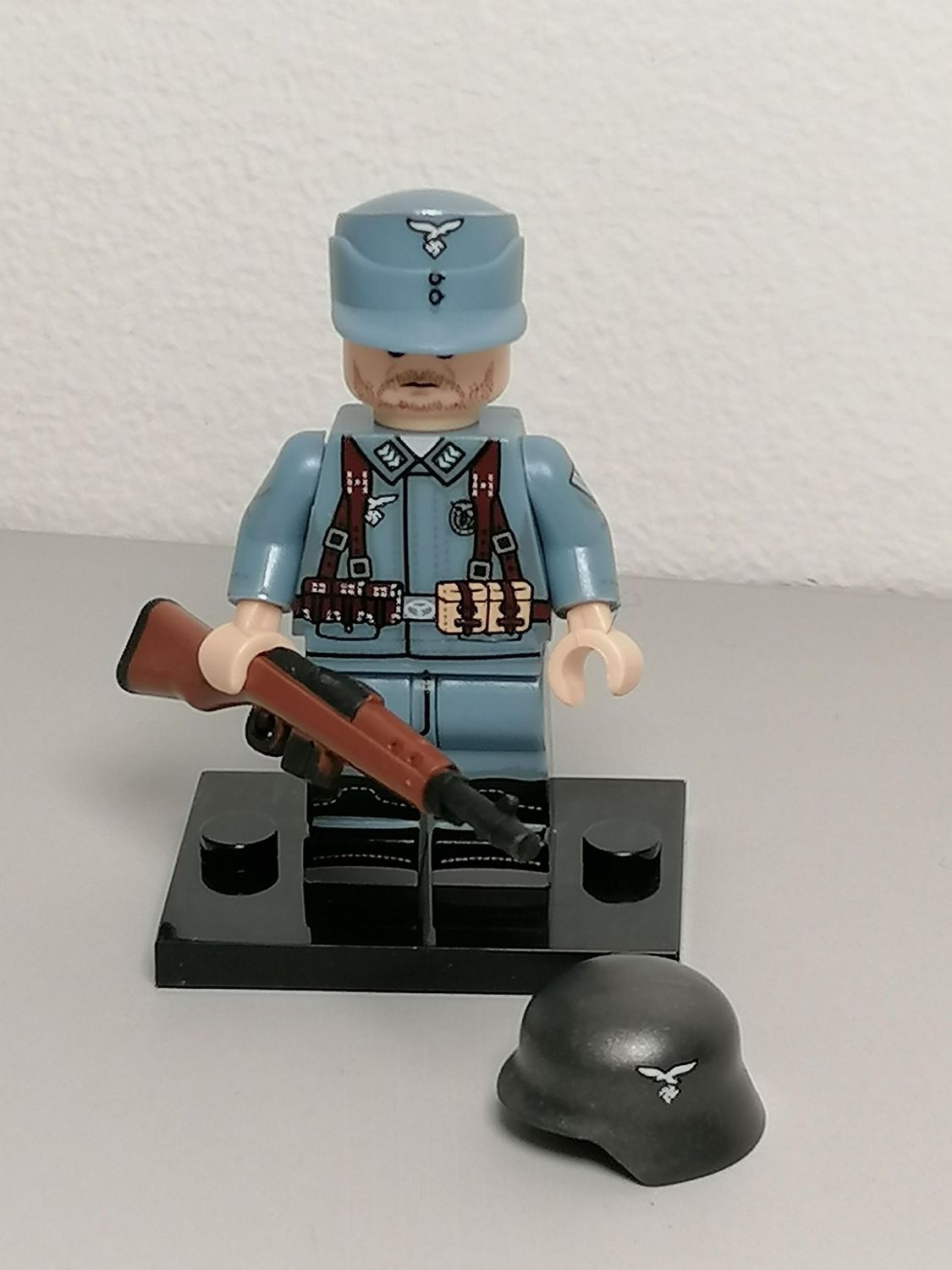 WW2 German Luftwaffe soldier minifigure