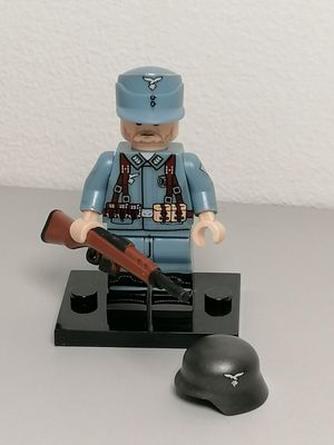WW2 German Luftwaffe soldier minifigure