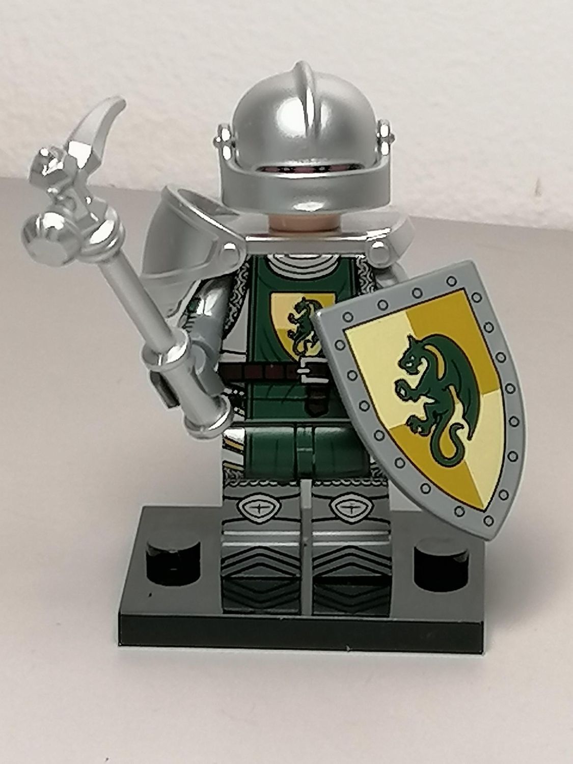 Medieval Soldier minifigure Green Dragon faction
