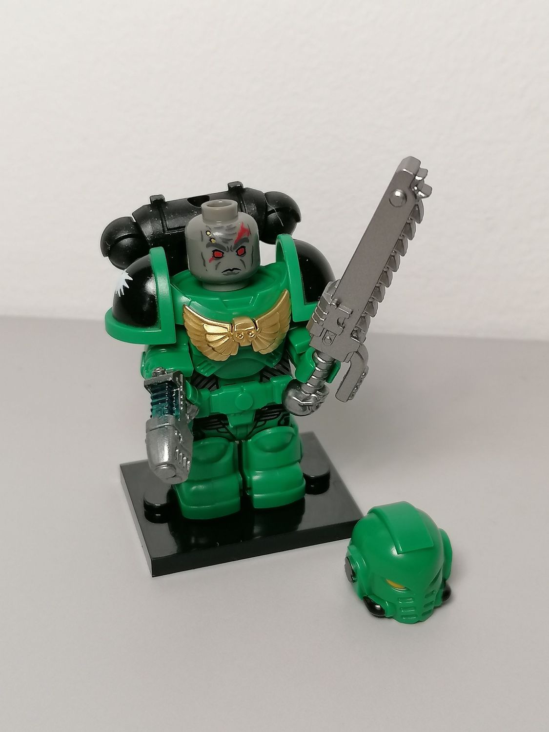 Warhammer Space Marines minifigure deluxe version