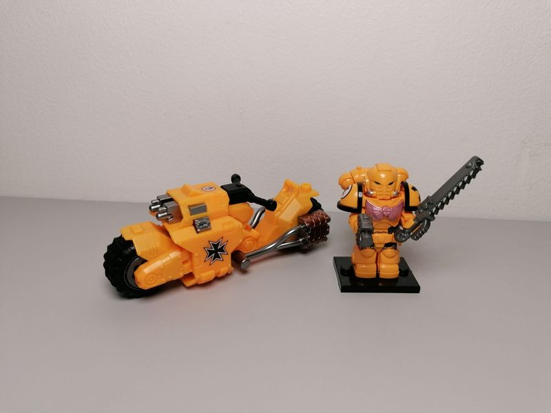 Warhammer Ultra Marines minifigure With Moto