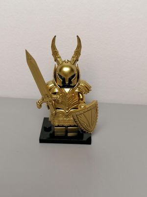 Medieval castle minifigure golden knight​