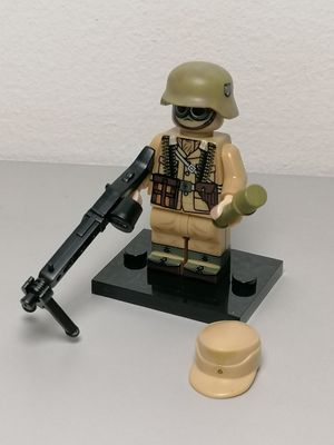 WW2 Afrika Korps soldier minifigure with MG