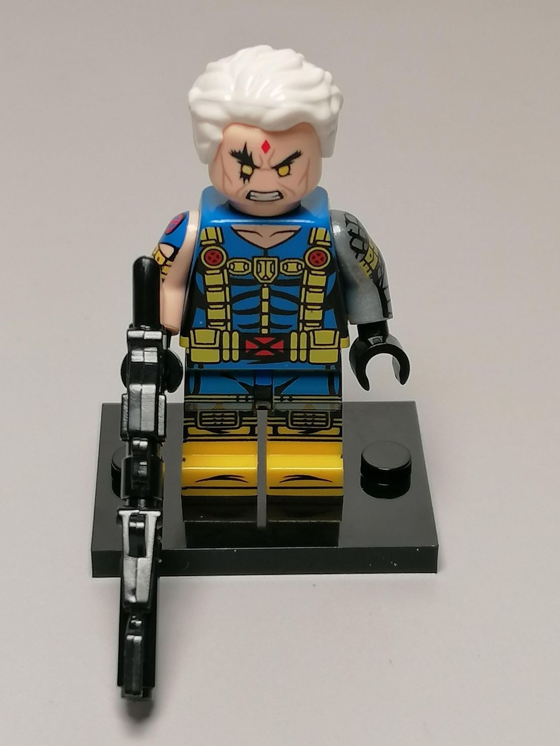 Cable minifigure from Marvel Comics