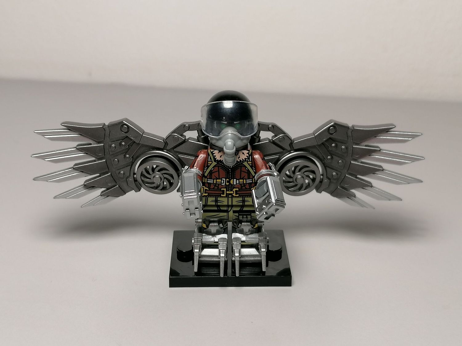 Vulture minifigure From Marvel Comics