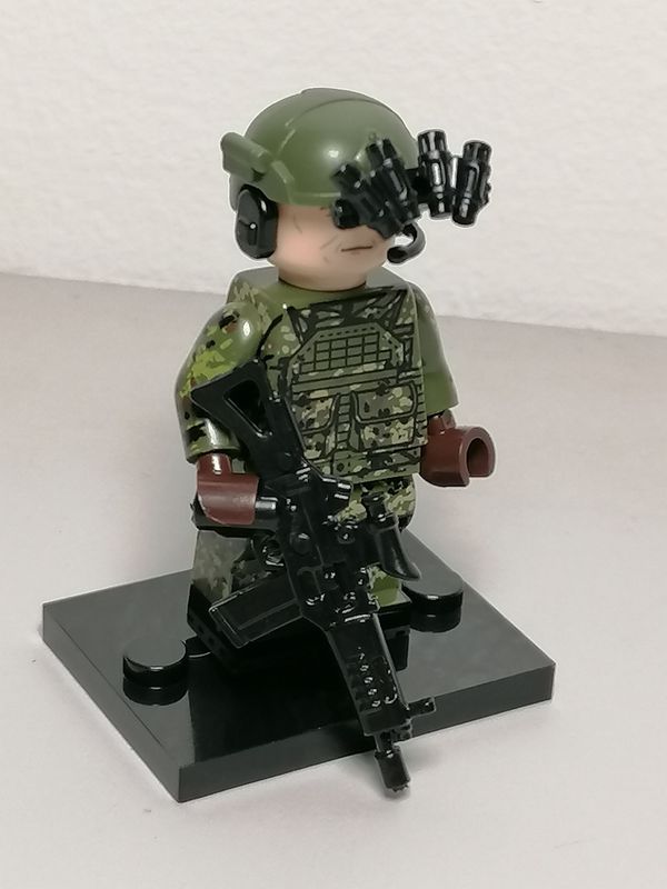 Military modern German Soldier minifigure