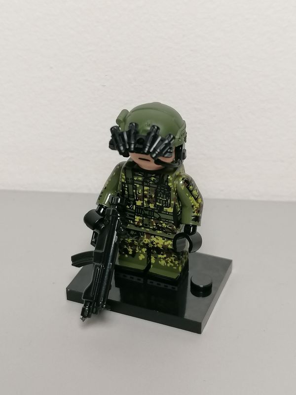 Military modern German Soldier minifigure