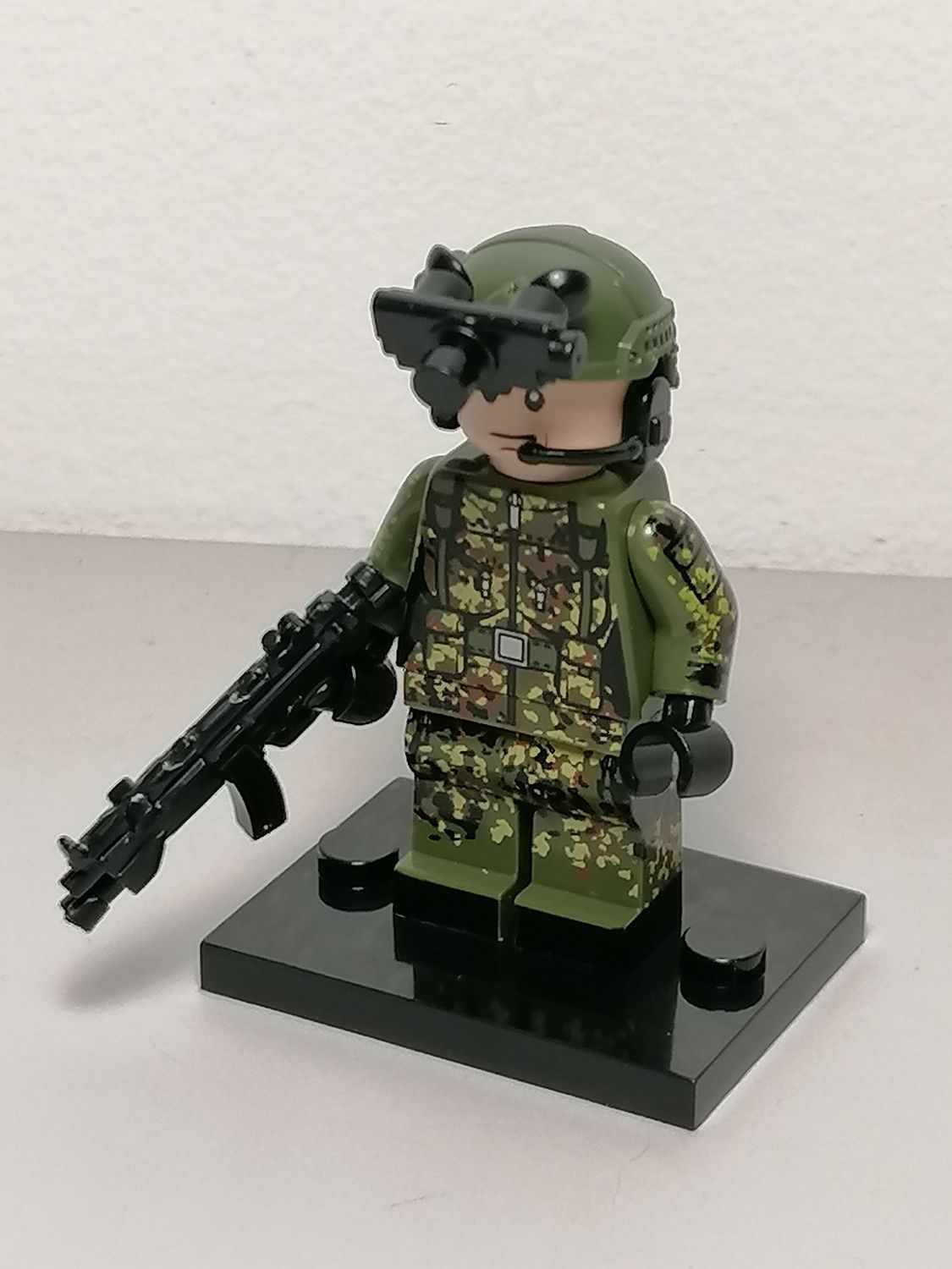 Military modern German Soldier minifigure