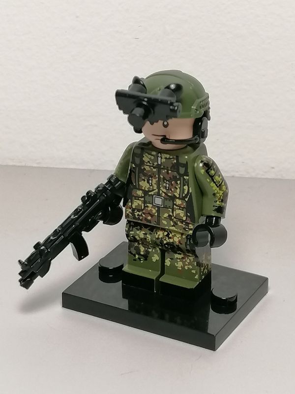 Military modern German Soldier minifigure