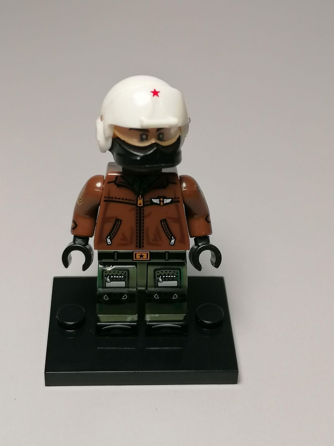 Military modern Russian Pilot minifigure