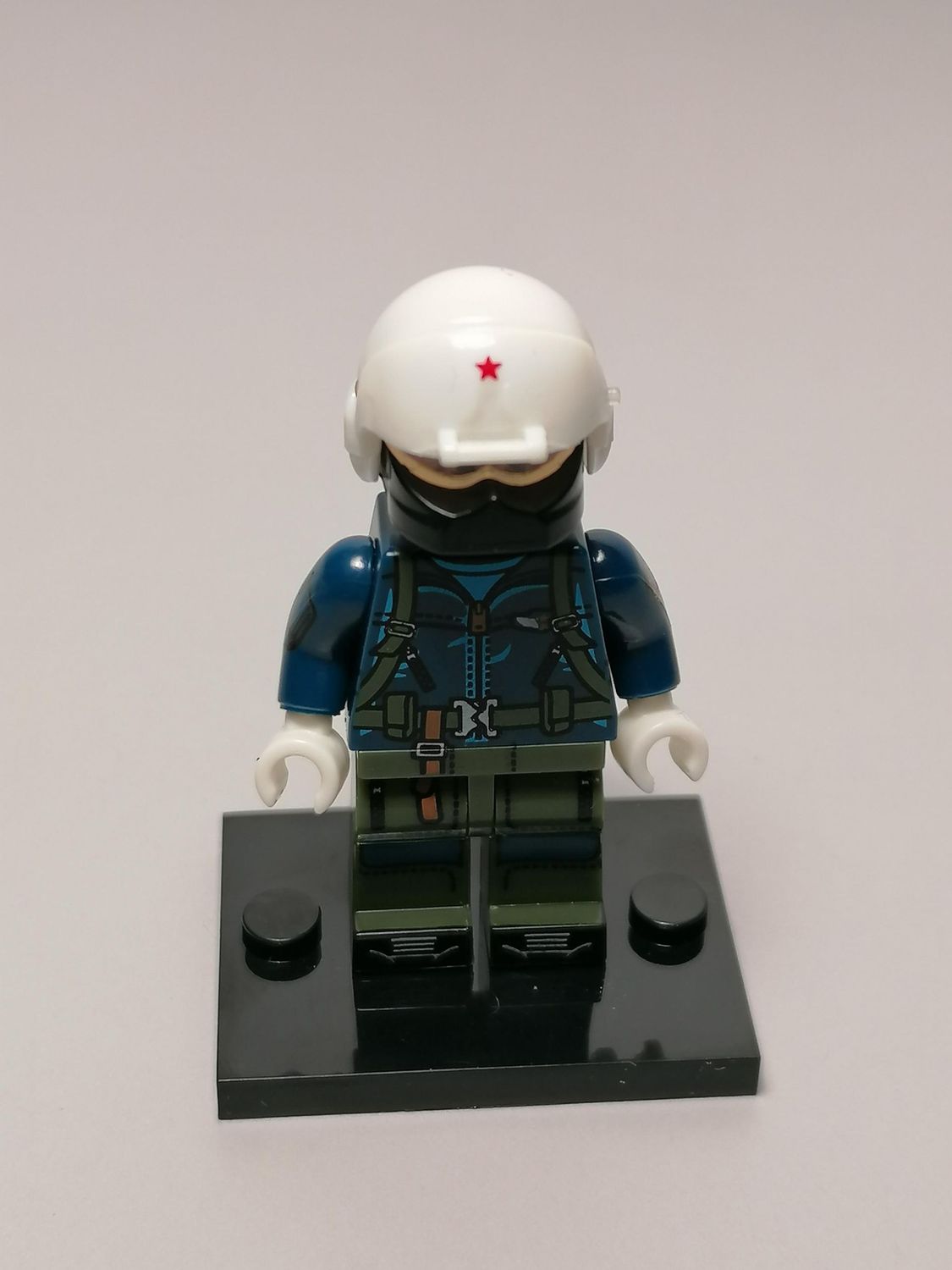 Military modern Russian Pilot minifigure