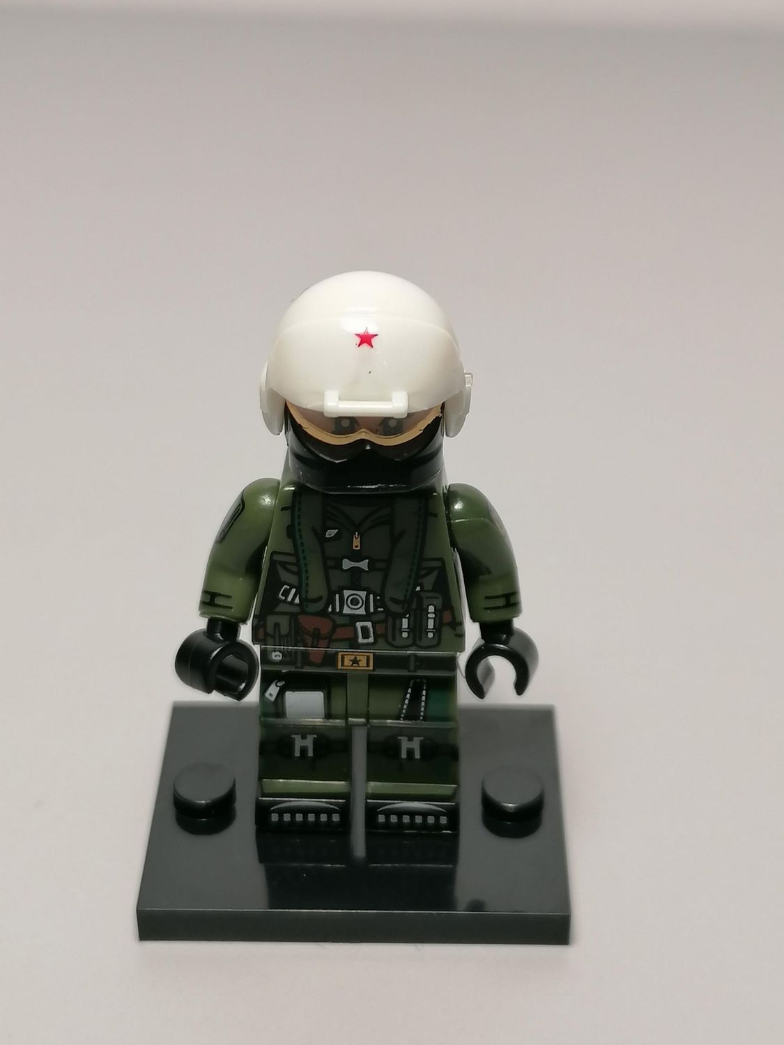Military modern Russian Pilot minifigure