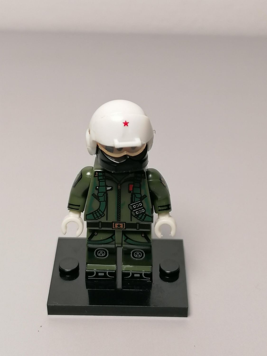 Military modern Russian Pilot minifigure