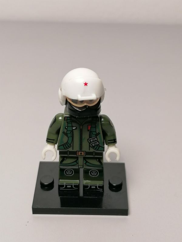 Military modern Russian Pilot minifigure