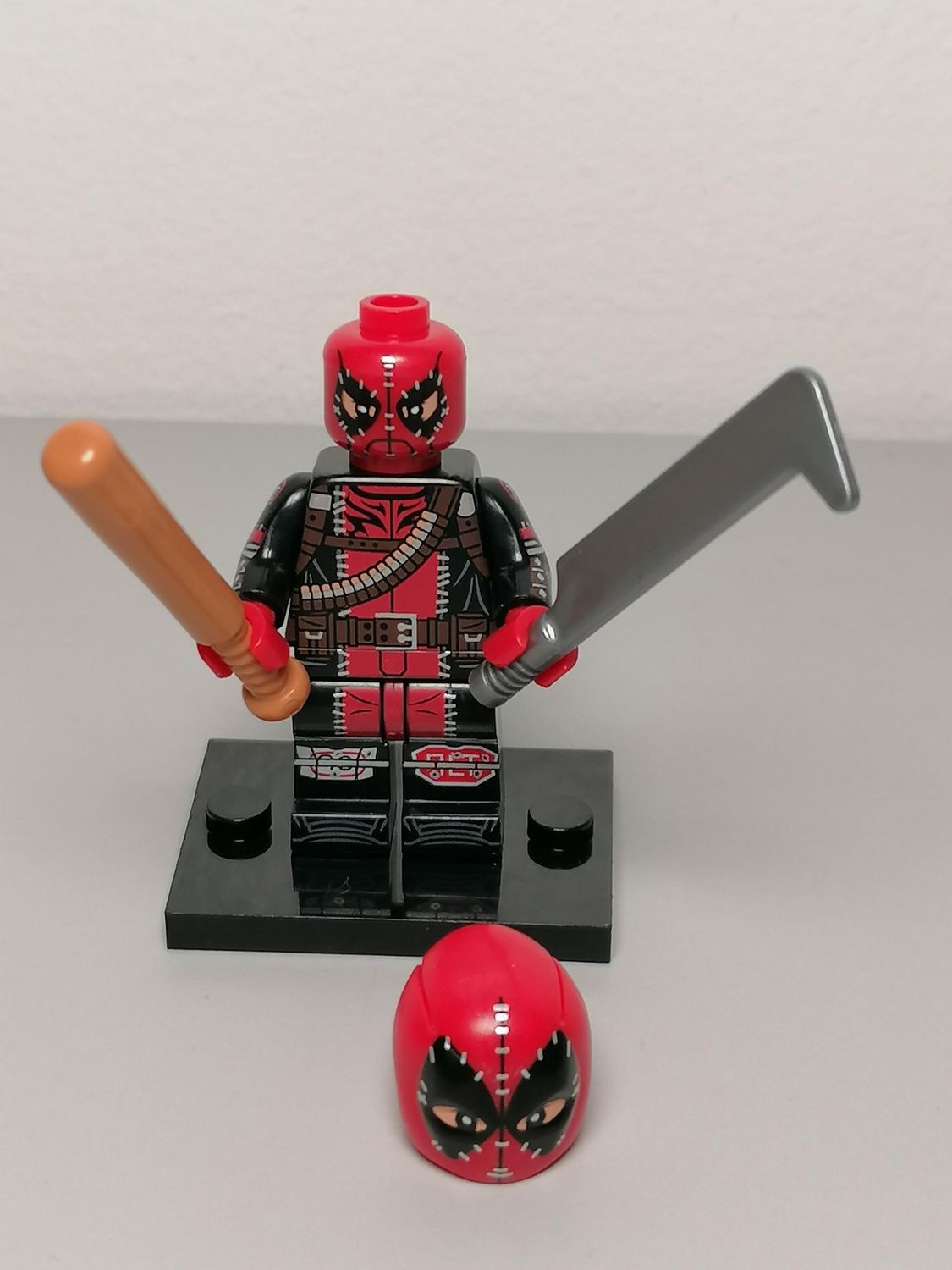Deadpool minifigure From Marvel Comics