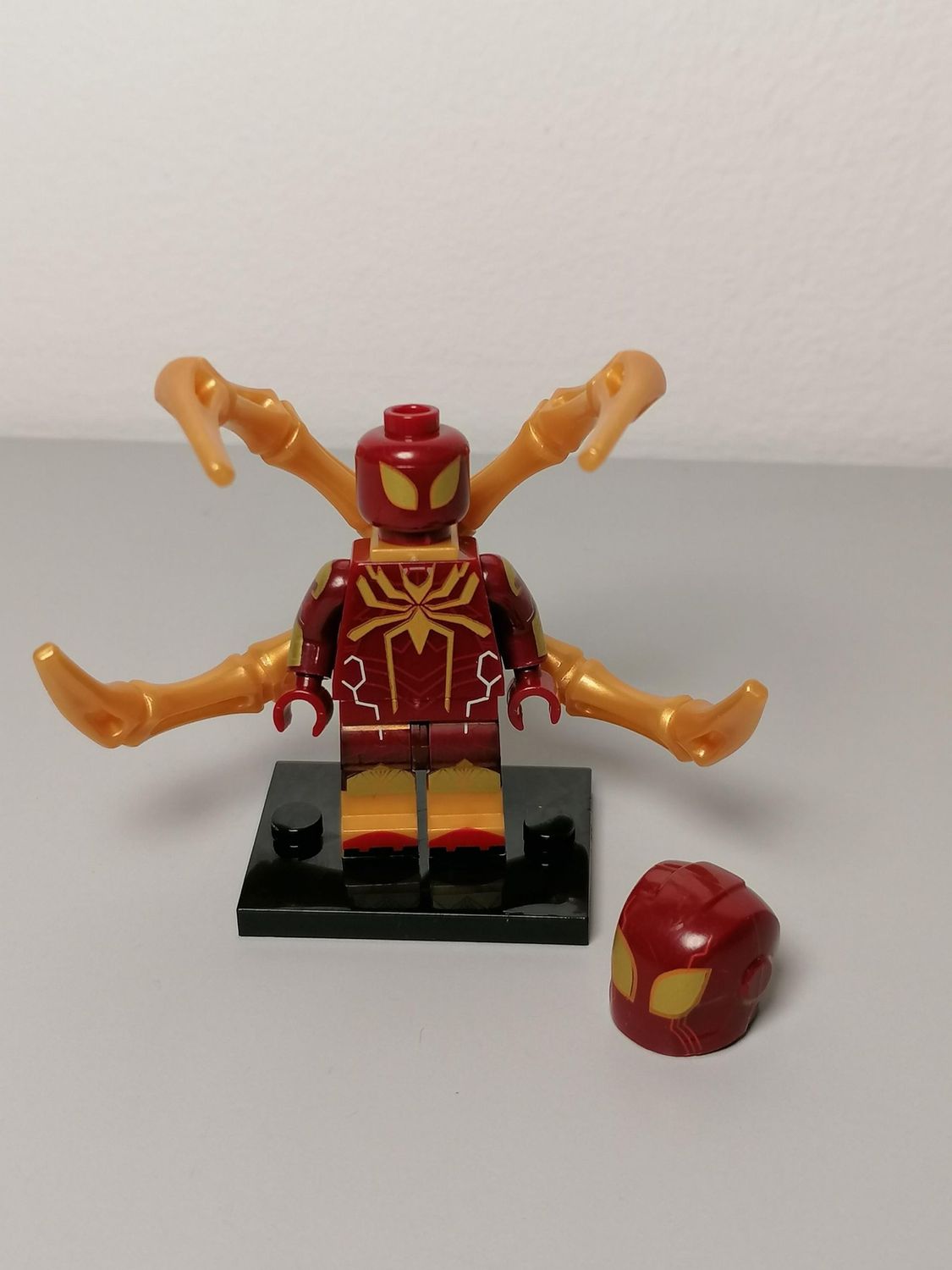 Spider Man minifigure Deluxe Version