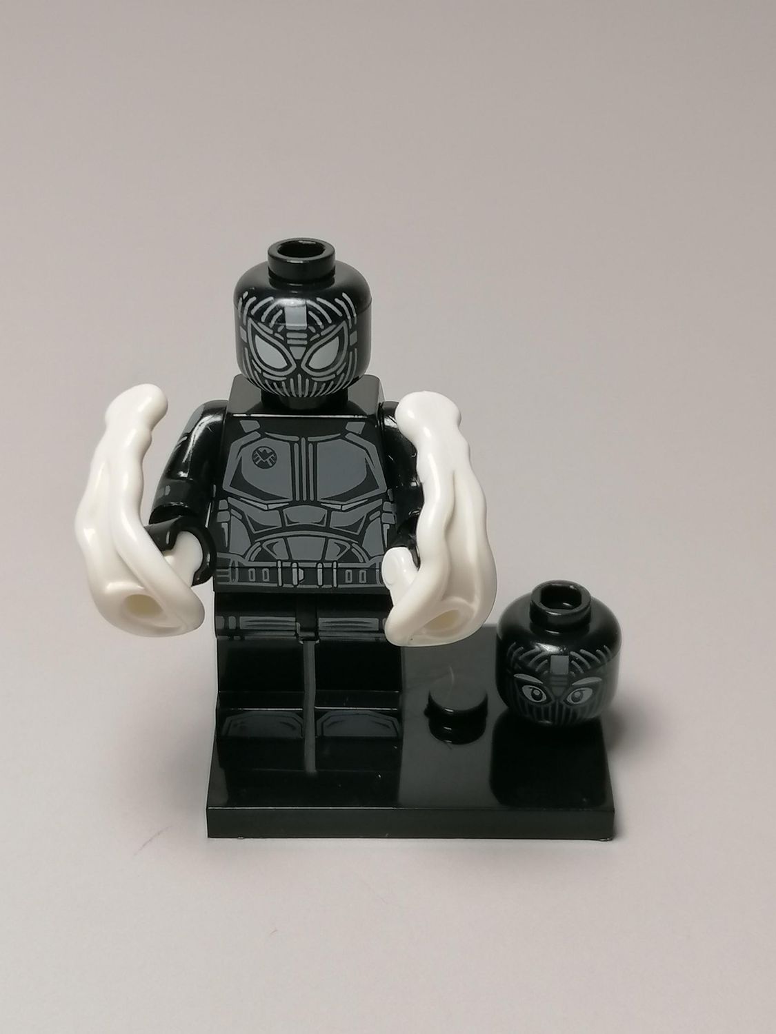 Spider Man minifigure Shield Version