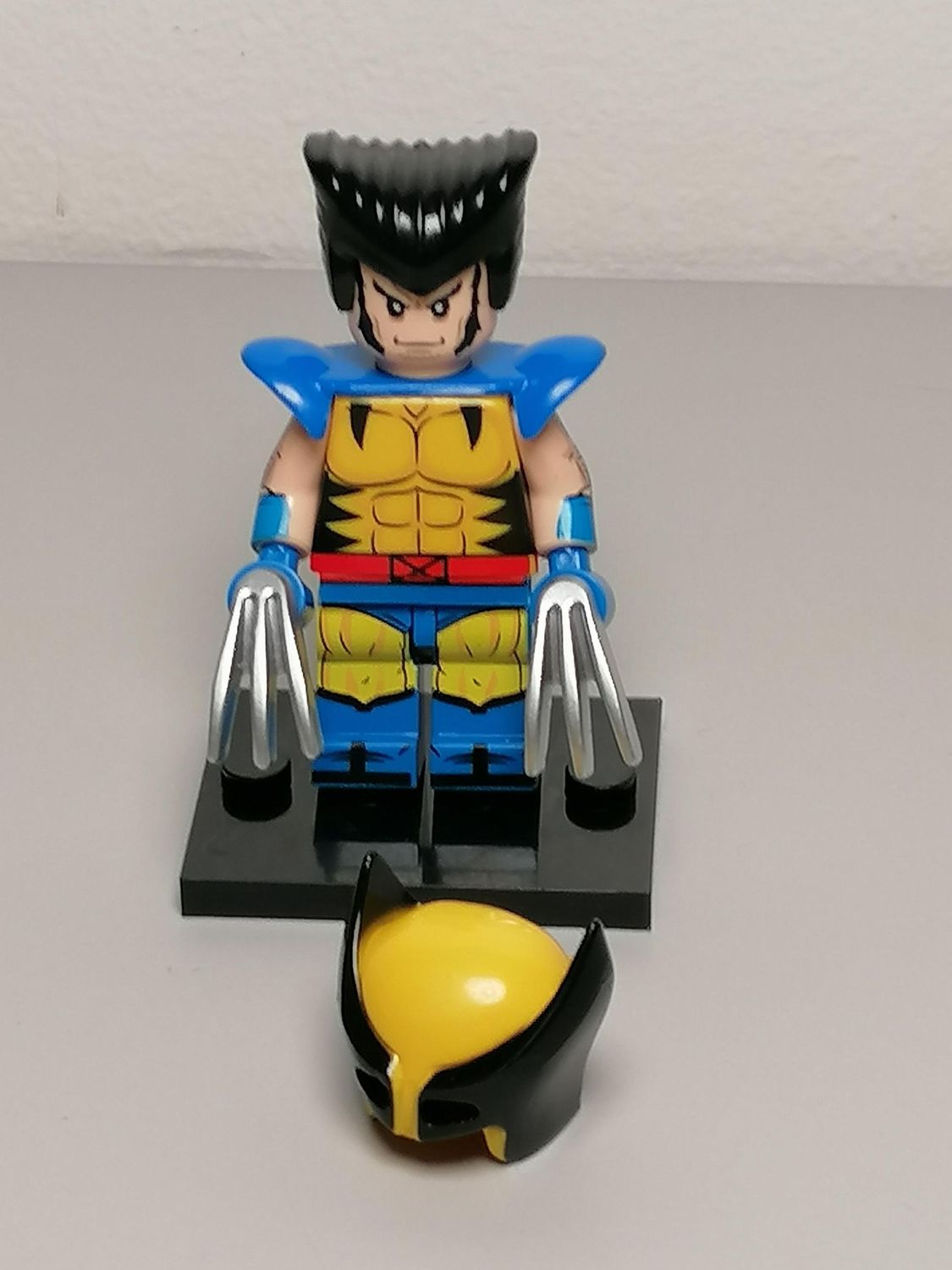 Wolverine minifigure X-men version