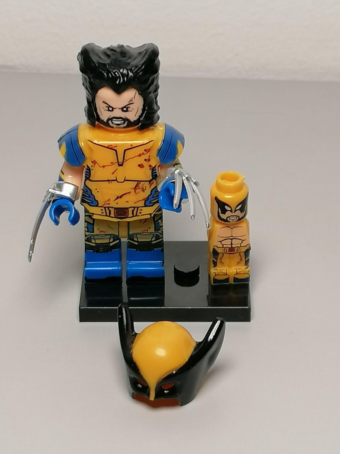Wolverine minifigure X-men version