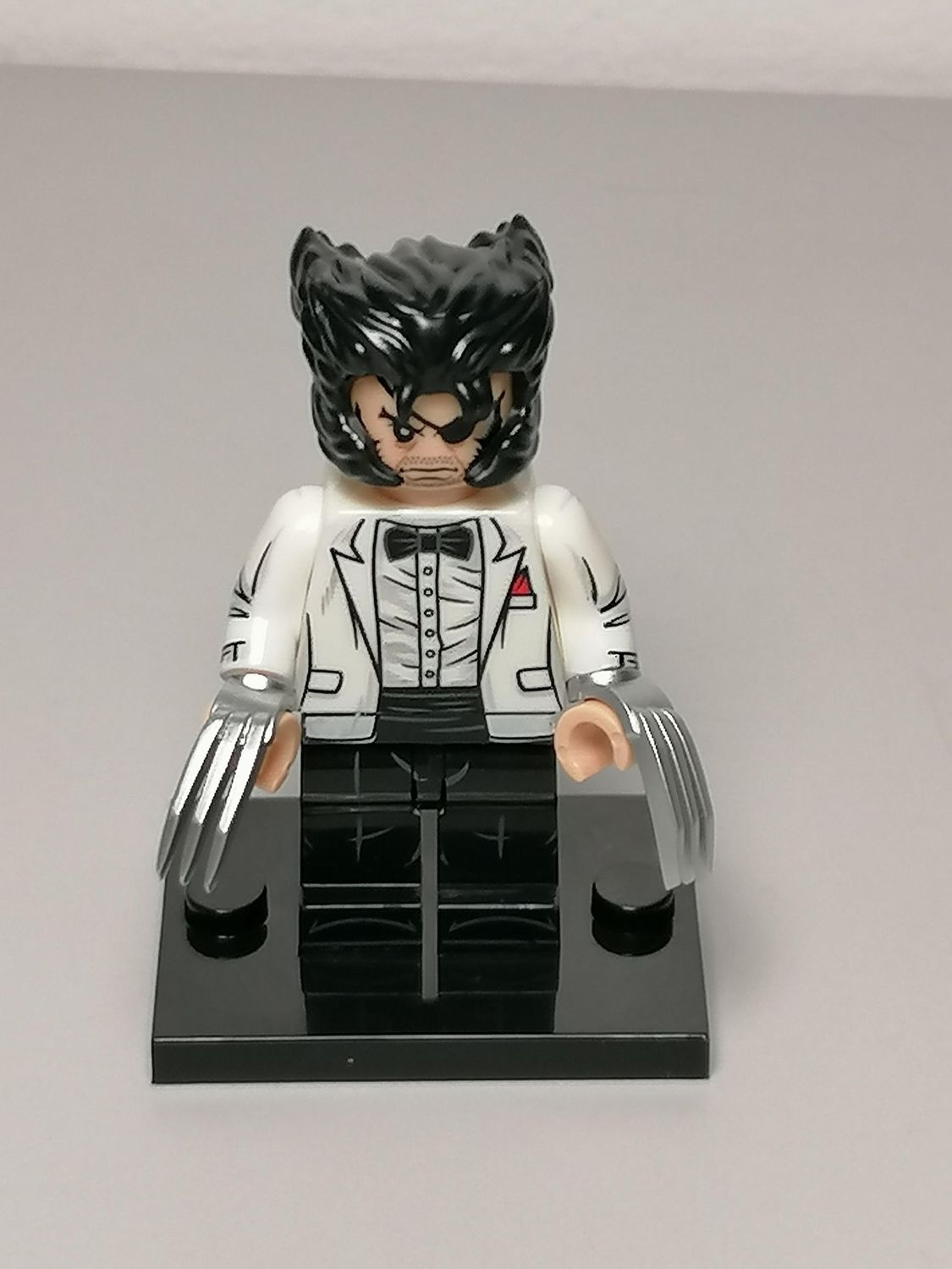 Wolverine minifigure club version