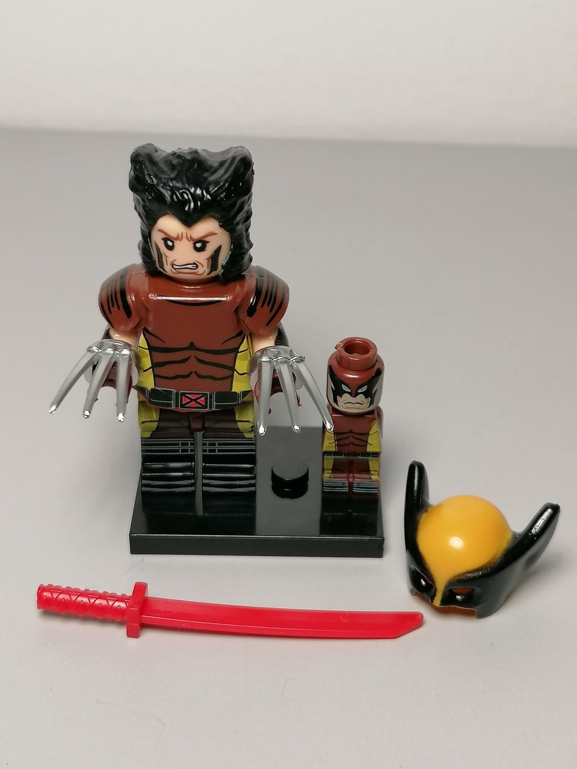 Wolverine minifigure X-men version