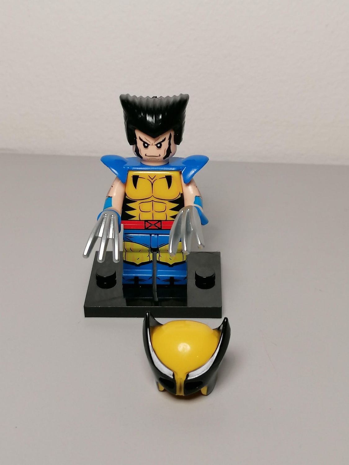 Wolverine minifigure X-men version