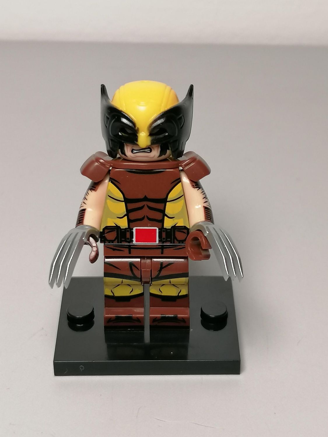 Wolverine minifigure X-men version