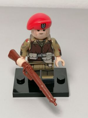 WW2 UK soldier minifigure.