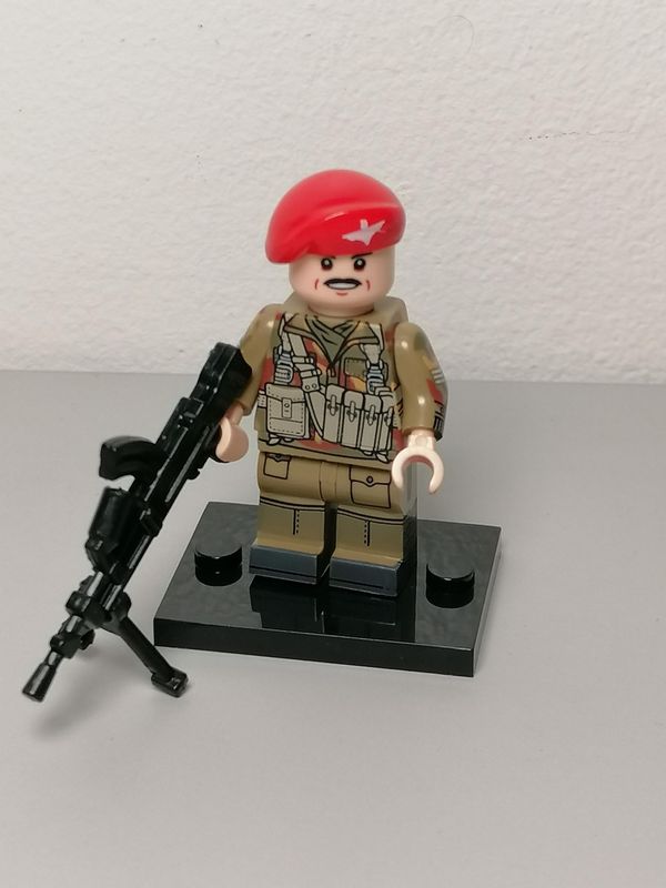 WW2 UK soldier minifigure.