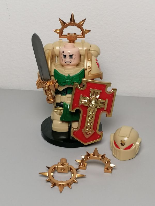 Warhammer Space Marines minifigure deluxe version