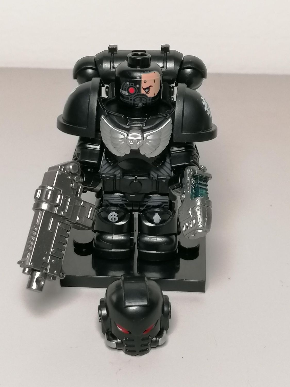 Warhammer Space Marines minifigure deluxe version
