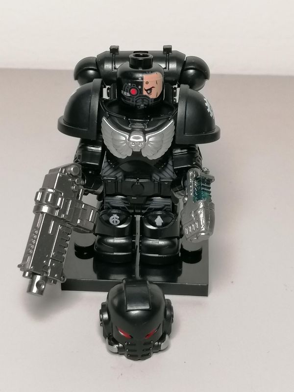 Warhammer Space Marines minifigure deluxe version