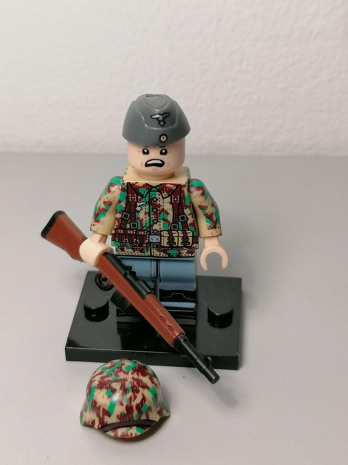 WW2  German  Luftwaffe soldier minifigure​