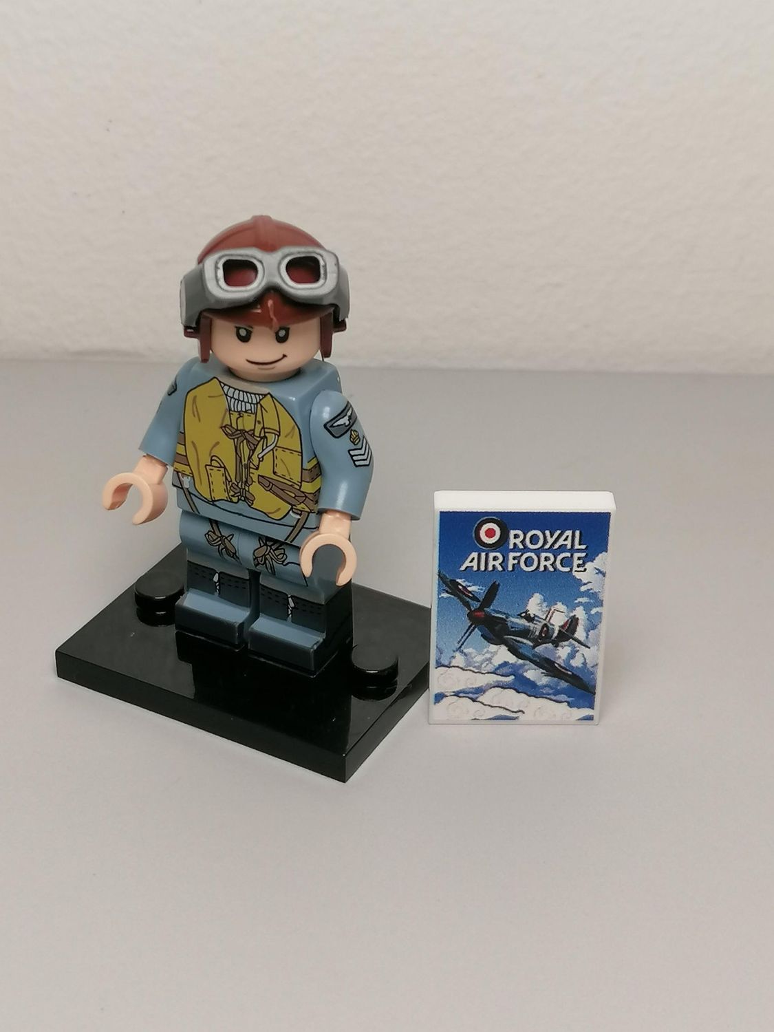 WW2 UK pilot minifigure