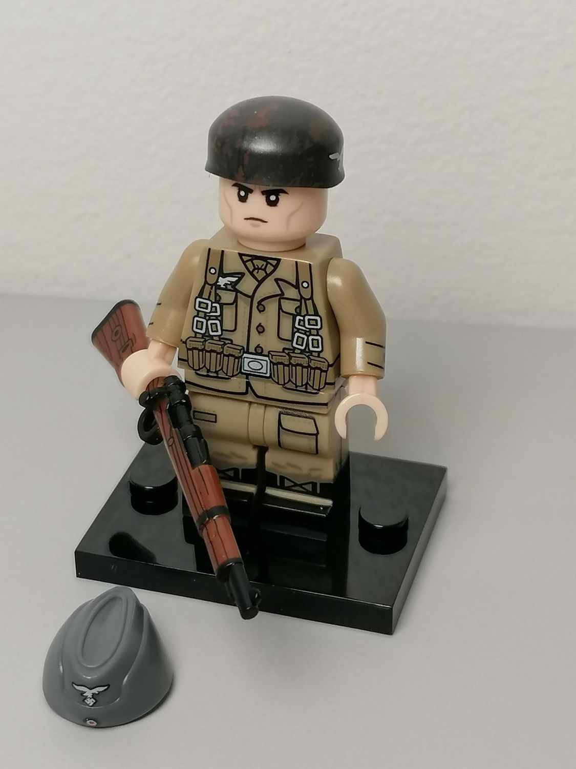WW2 German paratrooper minifigure Fallschirmjäger